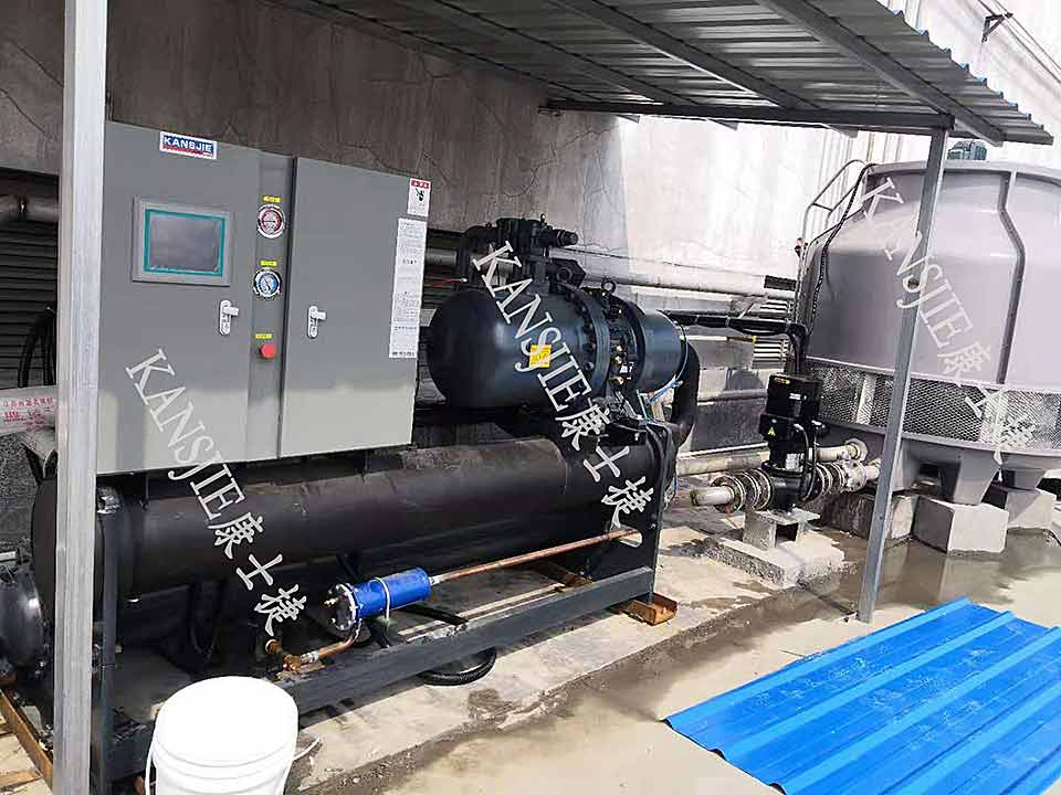 螺桿式冷水機(jī)組現(xiàn)場使用照片
