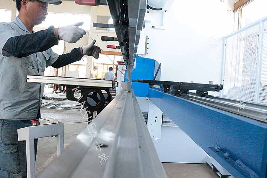 制冷機組生產