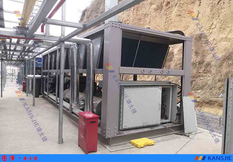 防爆風冷螺桿式冷水機組在化工業使用現場照片
